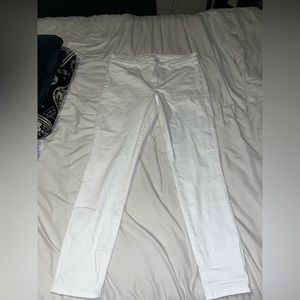 American Eagle size 16 high rise white skinny jeans NWT